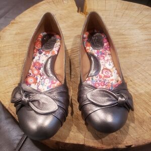 BORN Metallic Bow Flats